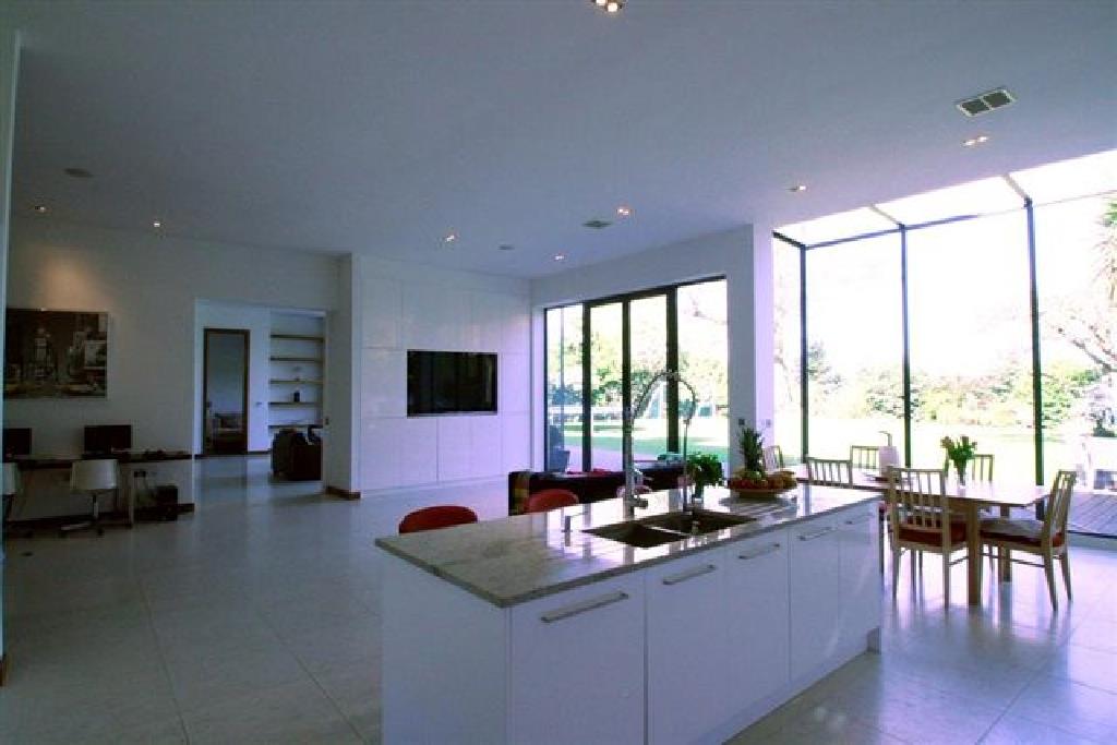 8 bed property in Parkside, Mill Hill